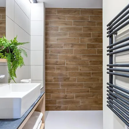 Spacieux Avec Spa, 4 Chambres, Parking, - Fr-1-810-26 Apartment